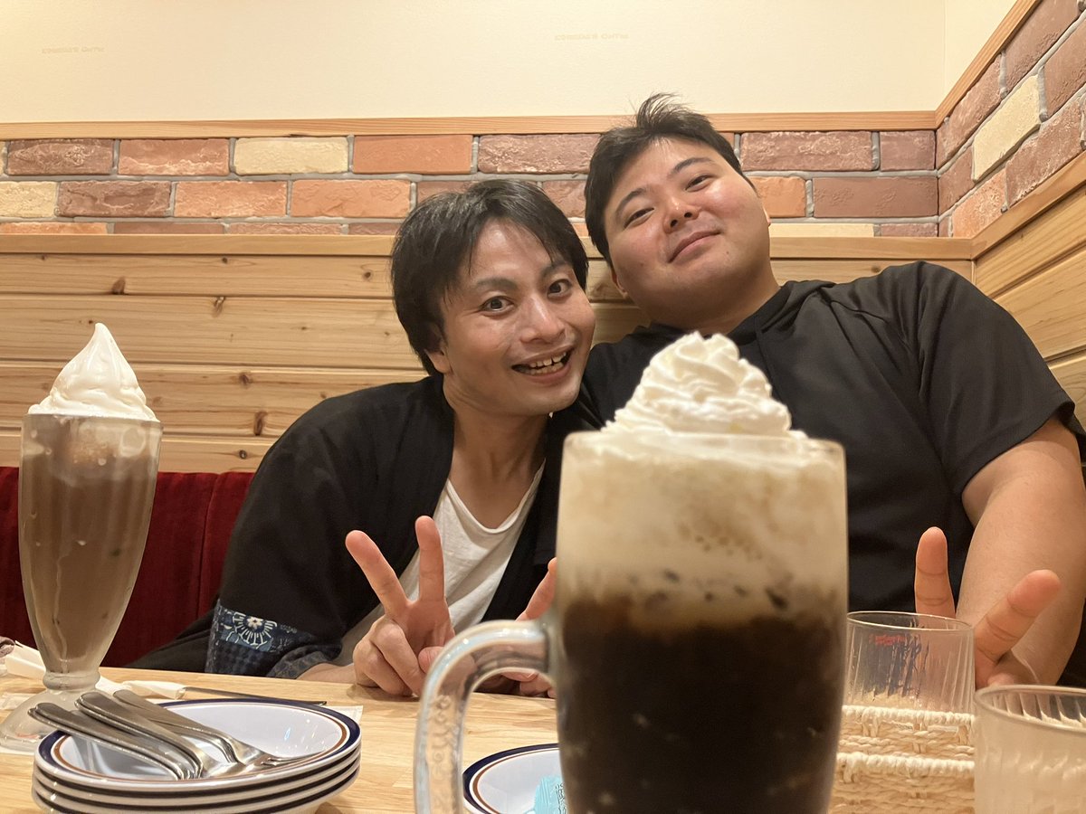 mikumaru_soft39's tweet photo. #オトメボックス3 
今日はもういっちょ！
Bチームのハーレムキャストを自慢します😆

←左が はっしー こと橋中祐治さん！(@spicy_diver )
→右が みずのん こと水野隼さん！

オトメよりオトメな瞬間も多々ございますが、とっても頼りになるお二人です！！！
いつ絡んでも優しく受け入れてくれます✨ https://t.co/bYrFkLamuz