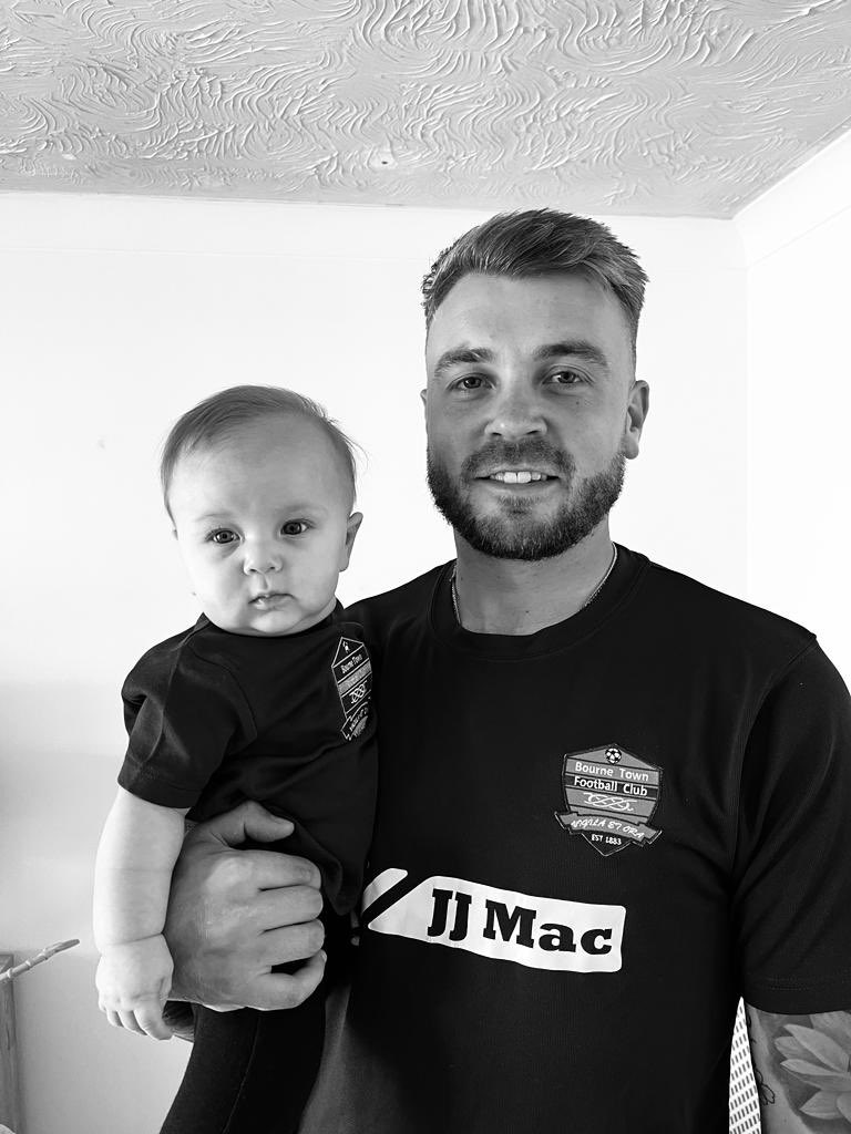 mhunterxx's tweet photo. Let’s go daddy! ⚽️ @jakesansby @BourneTownFC #no1fan https://t.co/KAL2rLJfDB