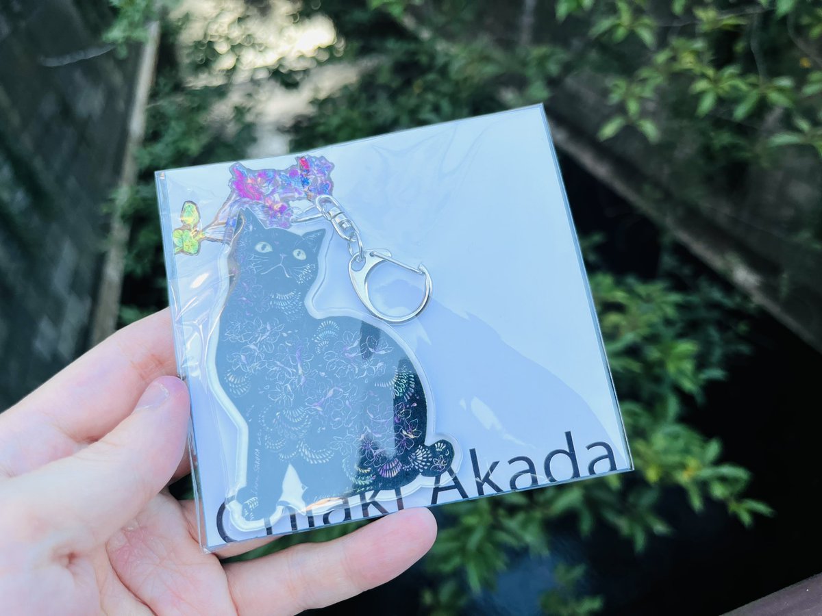 studioakira's tweet photo. 久々に都内で作品が観られるということで、アカダチアキさんの展示へ。
久々にご本人に会えて嬉しかった。
変わらずの作品に対する意欲が凄い。
猫のキーホルダー購入と、いつでも満月の見えるうちわをもらった。
ありがとうございました。
#alwaysoutofstock https://t.co/KNgrKz159a