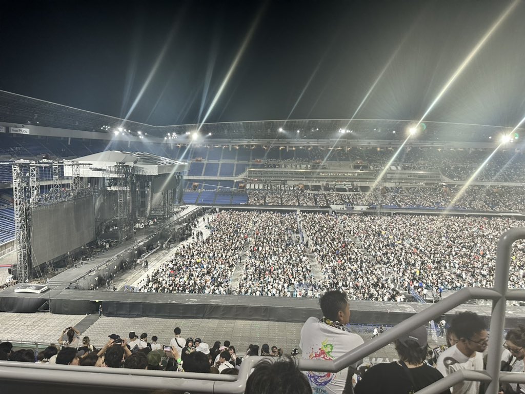oinbesty's tweet photo. シュント‼️きた‼️最高だった‼️
最後までにっこにこで緊張してる感じもなく、あのかっこいい歌声が日産スタジアムに響き渡ってた🥹🥹🥹
出てきた瞬間と最後はけるとき、シュントへの歓声がすごかった‼️‼️‼️
ENCORE AGAIN最高に盛り上がったよ‼️✨
#UVERworld
#SHUNTO https://t.co/UXb1b0hDY4
