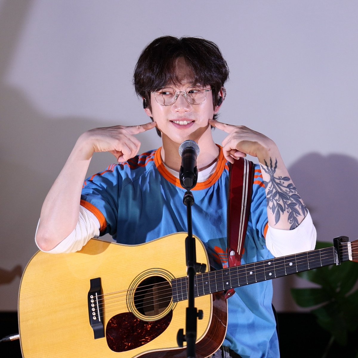 tencmboy's tweet photo. 오늘 애교 돌으숏어요 권정열씨? https://t.co/AQoiBAE0ZJ