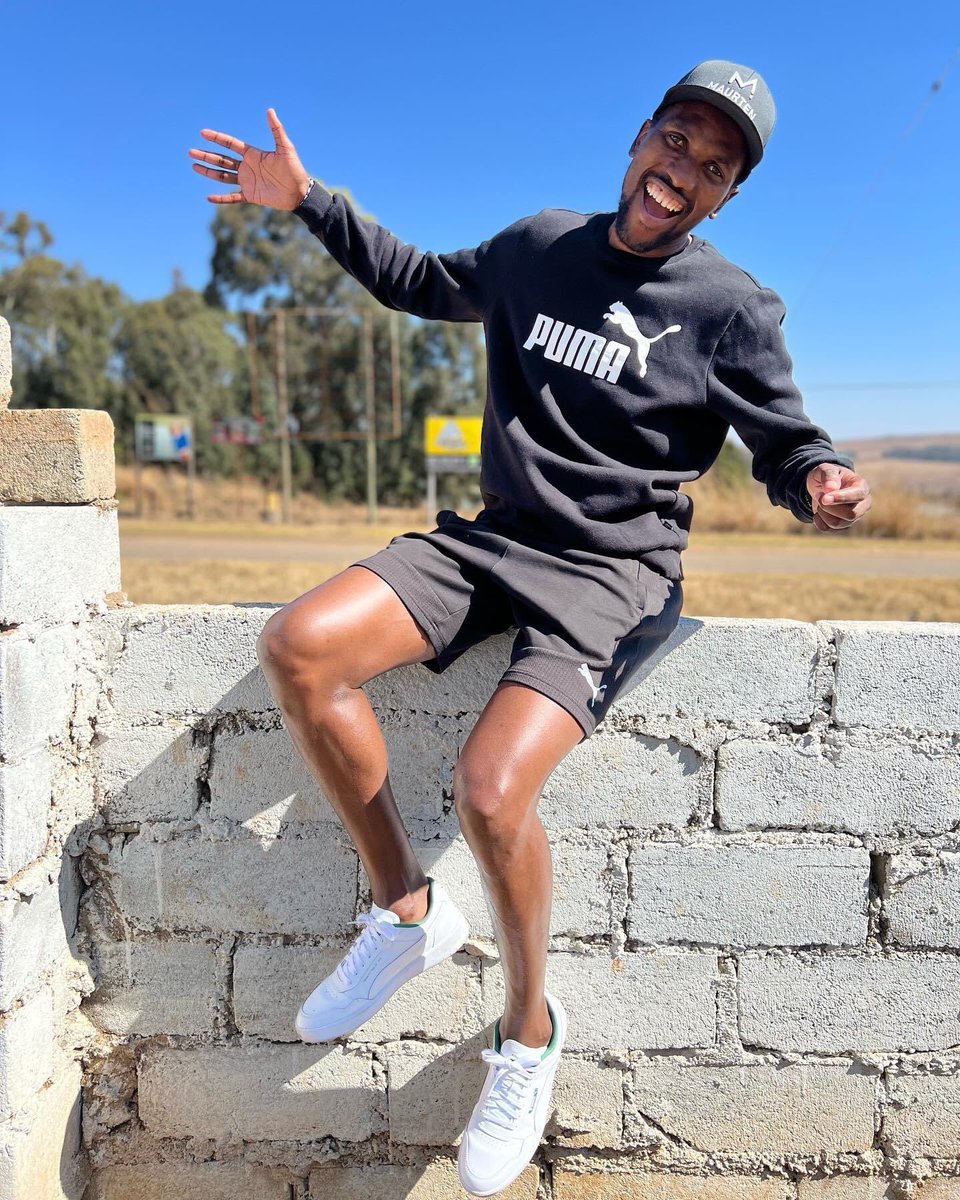 TheeMusa's tweet photo. Out and about! Then tea ☕️🫖

#MuSane #TrainInsaneOrRemainTheSame  #TeamOfChampions #BoxerAC  #FueledByNitro #ForeverFaster #PumaRunning #PumaSA #Puma #ultramarathontraining #running #training #futurelife #crossmanbiokinetists #suunto #maurten #maurtenathlete https://t.co/Lyf0p6Y2wg