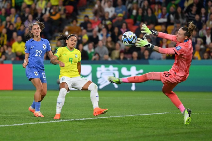 danielmellosjc's tweet photo. Tranquilidade da Debinha foi fundamental para o Brasil conquistar o empate na partida contra a França! 🇧🇷⚽️🇫🇷 #FRA x #BRA #CopaDoMundoFeminina #FIFAWWC https://t.co/An0MLpnRg8