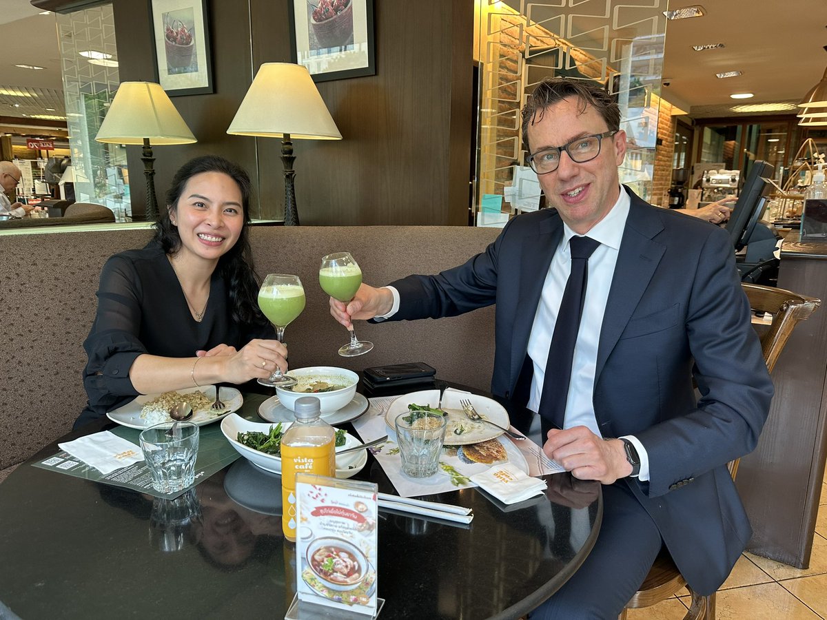 Joris_Timmerman's tweet photo. I like this slogan at the Dutch Embassy in Bangkok🌏🇳🇱👌 
It was a pleasure to work from this embassy again. 
#Bangkok #DutchEmbassy https://t.co/NBw5pi5w7I