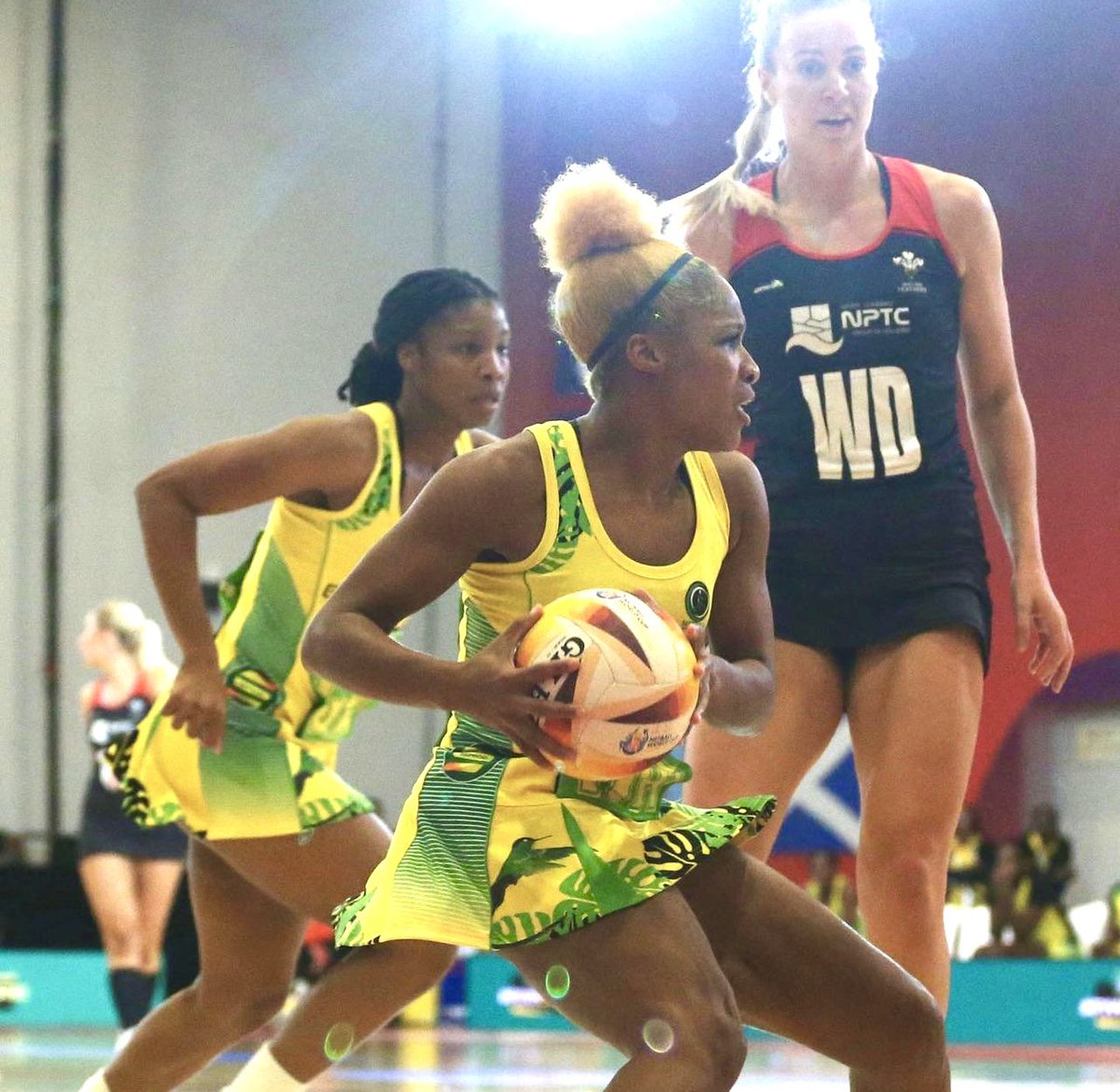 BOOM! 

Jamaica #SunshineGirls 🇯🇲 secures  2nd game with a 75 - 40 victory over Wales 🏴󠁧󠁢󠁷󠁬󠁳󠁿 Netball World Cup 2023. 🖤💚💛🔥🔥🔥

#TeamJamaica #GuhHaadAndDone #NWC2023

(📸 <a href="/NetballWorldCup/">Netball World Cup</a>)