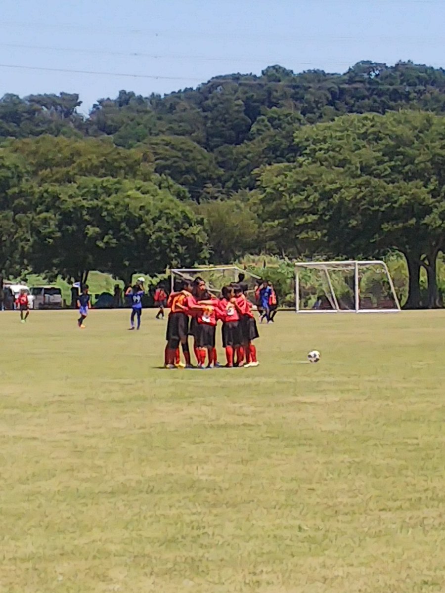 ohbasoccer8's tweet photo. 第50回藤沢JC杯少女の部
非常に暑い中☀️、7人とも真っ赤な顔して、一生懸命走りました😄
ゴール目指してパスをつなぎ、シュートするとこまで、、、🎶
ゴールまであと一歩⚽🥅
 #藤沢市小学生少女サッカー
 #FC大庭レディース
 #団員募集中 https://t.co/8UvKxOWkgT