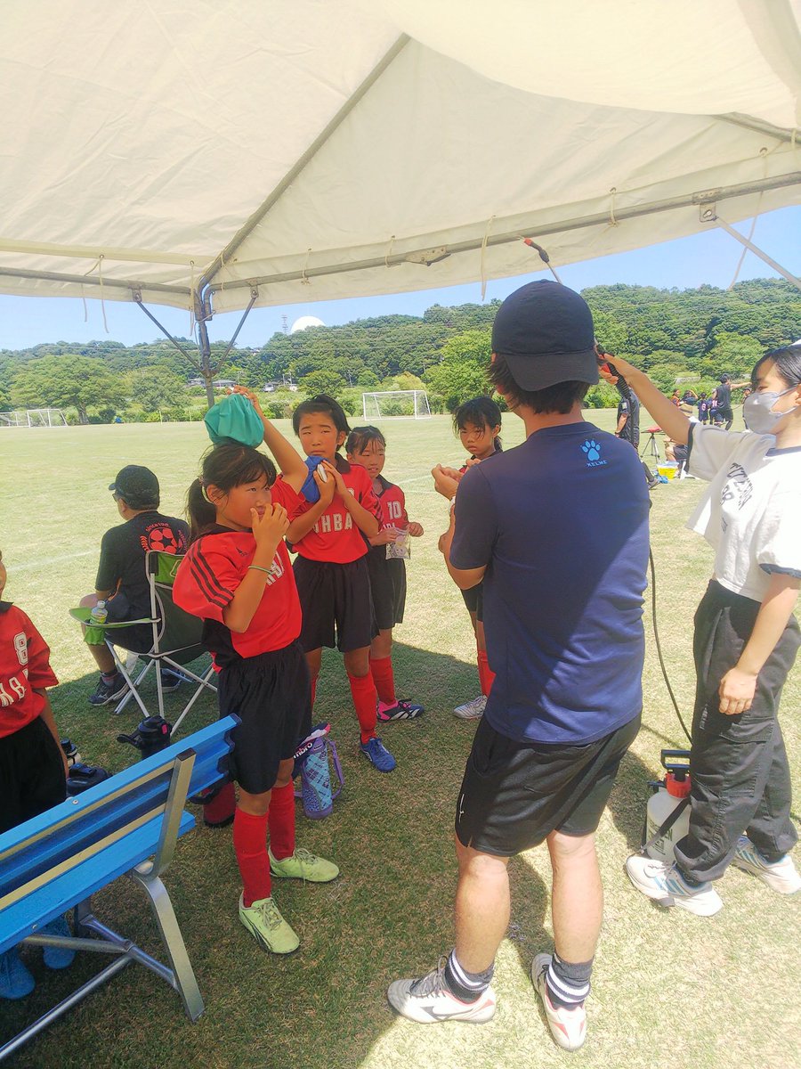 ohbasoccer8's tweet photo. 第50回藤沢JC杯少女の部
非常に暑い中☀️、7人とも真っ赤な顔して、一生懸命走りました😄
ゴール目指してパスをつなぎ、シュートするとこまで、、、🎶
ゴールまであと一歩⚽🥅
 #藤沢市小学生少女サッカー
 #FC大庭レディース
 #団員募集中 https://t.co/8UvKxOWkgT