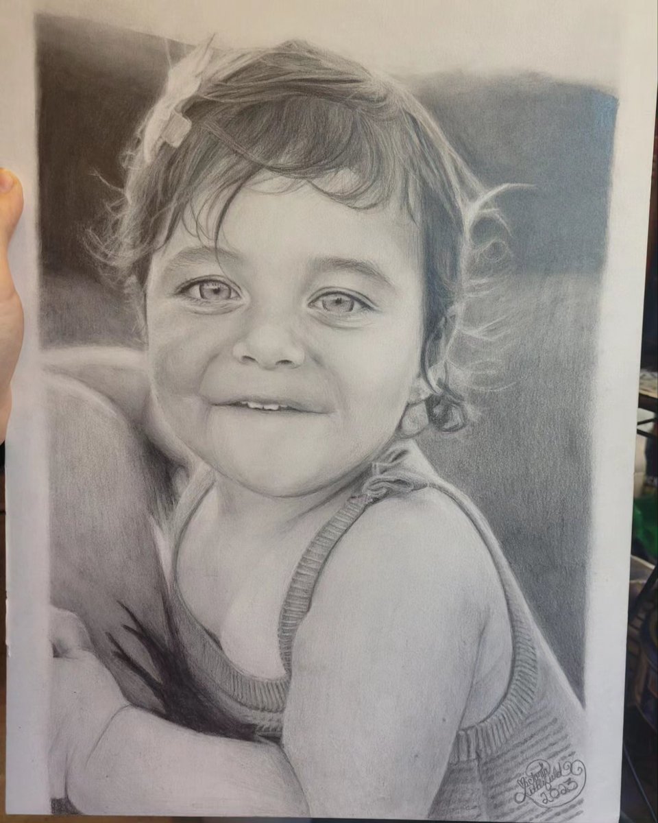 vstar_0724's tweet photo. Ember ❤️ my latest commission 🥰
Done using graphite pencils on 12x16 Canson illustration board 
#artistsontwitter @ArtMutuals https://t.co/0QfB33LJrG