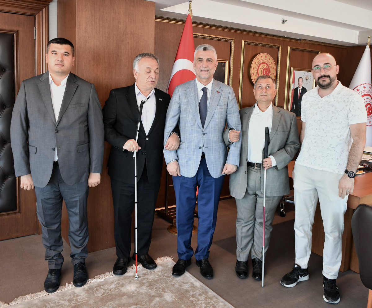 Partimizin kurucu üyelerinden, kıymetli Milletvekilimiz Sayın Lokman Ayva ve Türkiye Beyazay Yönetim Kurulu Üyeleri ile bir araya geldik. 

Nazik ziyaretleri için kendilerine teşekkür ediyorum.