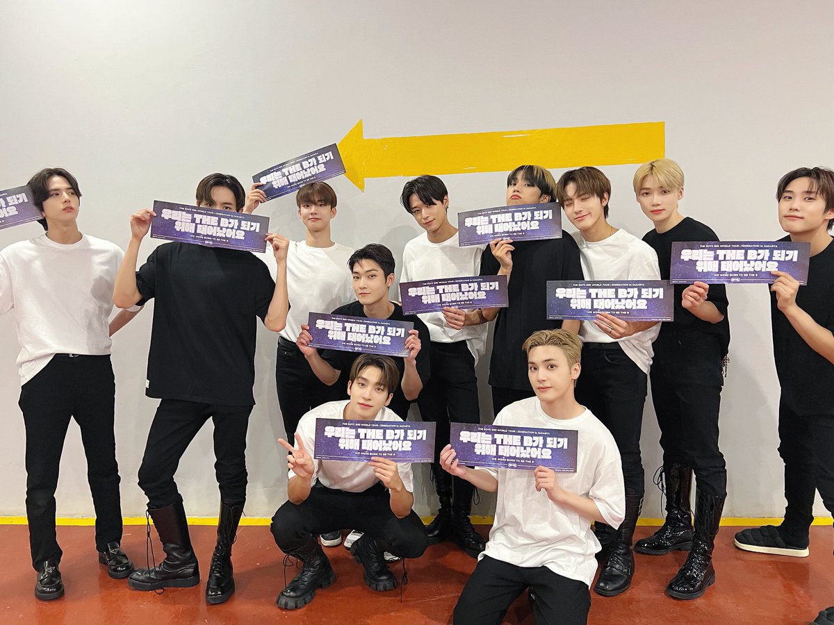 IST_THEBOYZ's tweet photo. [📸] THE BOYZ 2ND WORLD TOUR : ZENERATION IN JAKARTA 공연 완료🧬 뜨거운 열기가 가득했던 제너레이션❤️‍🔥 오늘도 더비와 함께라서 행복했습니다😊 더보이즈의 비타민이 되어줘서 고마워요😘

#THEBOYZ #더보이즈 #ZENERATION #제너레이션 https://t.co/kR6mSJFaRZ