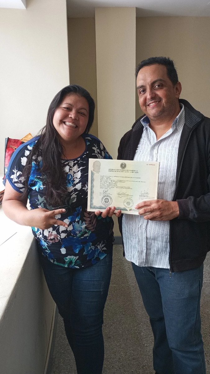 CEADLuisCabezaM's tweet photo. Está semana fue ardua, agotadora pero gratificante, ya que se revisaron, imprimieron, firmaron y sellaron los títulos de Bachiller de nuestros estudiantes. @NicolasMaduro @_LaAvanzadora @CircuitoFTiuna @gracielamarilis @VTVcanal8 @MPPEDUCACION  @JuventudPSUV @PSUVValle https://t.co/J4mFOUnL9l