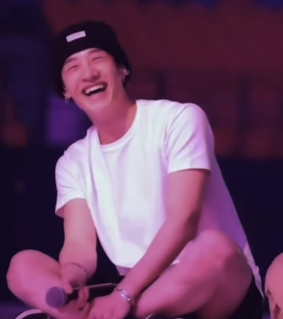 captainCB97s's tweet photo. SMILEY BANG CHAN https://t.co/MJyrsHeMMa
