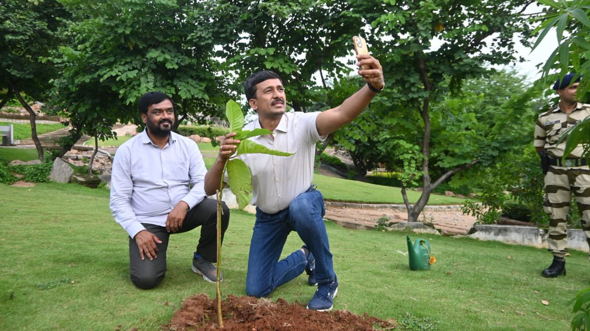 balaram_irs's tweet photo. 🪴🌳 Celebrating my birthday by contributing to a greener future! 🌱🌿 Planted a tree sapling as part of the @SantoshKumarBRS sir  #GreenIndiaChallenge. 

Let's nurture nature together for a sustainable planet! Join me in this green journey. #BirthdayCelebration 
#PlantATree https://t.co/Qmsd5oNAgL