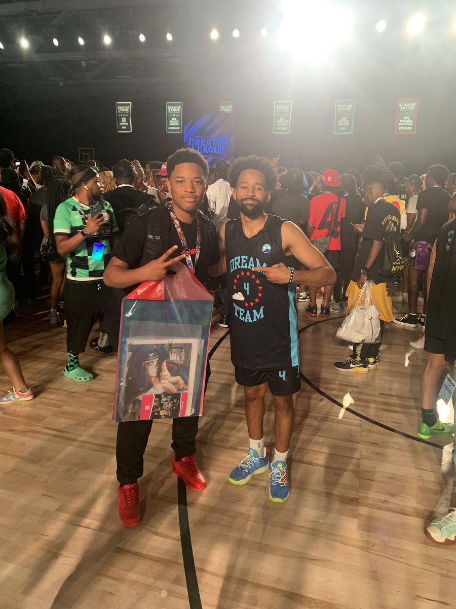 G0ATWilliams's tweet photo. Day 1 of DreamCon was a success!! Thanks @MarcelasHoward for the pic!! #DreamCon #Dreamcon2023 #RDCWorld1 #yourrage #AMP #kaicenat #dukedennis #somebros #basketball #YouTube #youtubechannel https://t.co/KSS7l5pcMx