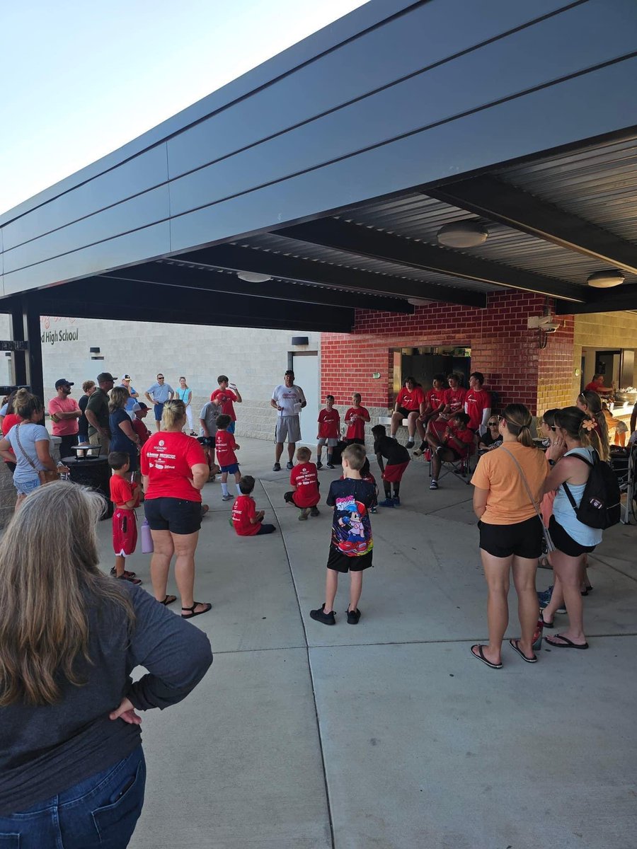 club_gridiron's tweet photo. What a week!!!  Nearly 80 youth campers &amp; high school team spent a lot of HOT hours on the turf but man was it worth it!  Wrapped up the week with Family Fun Night. Dunk tank &amp; awards!  Thanks to all the volunteers &amp; to the Ellettsville Fire Department for filling our dunk tank! https://t.co/xvT0Hxg7Lm