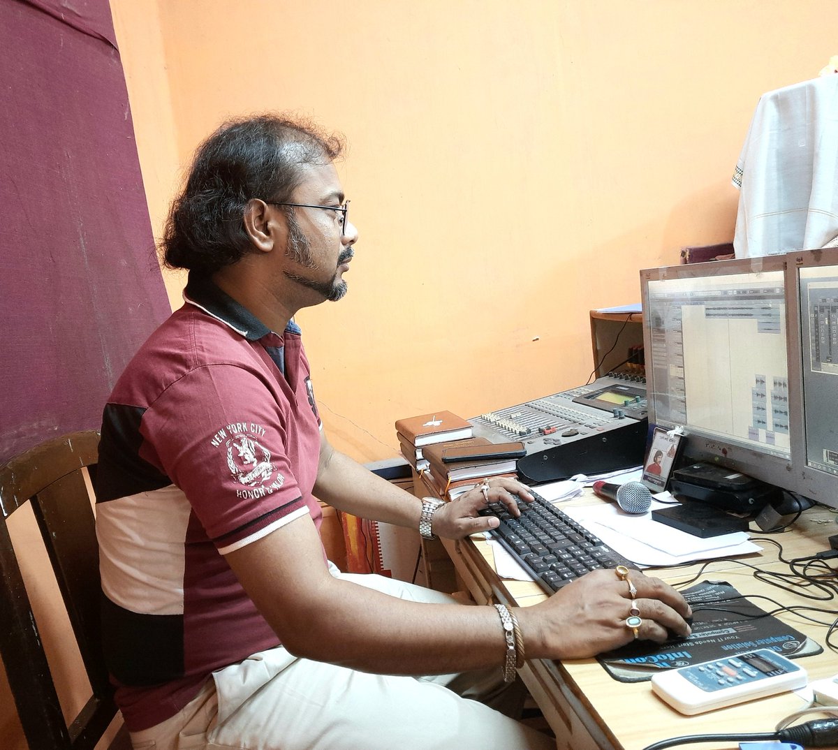 Surajit4music's tweet photo. Recording Session at Studio Film Services
Singer:- Partha Bhattacharya
Music Director:- Surajit Ghosh
Recordist:- Rajib Mukherjee
#ward107 #ward108 #ward109 #musicislife #RuposhiBangla
#GovtOfWestBengal #music #musicvideo #newsong #StarJalsha #sangeetmela #sitinetwork #siti https://t.co/OypaMDIFy6
