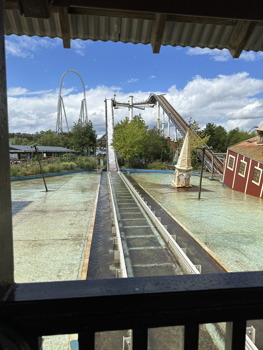 Just left my niece and nephew to go on this they haven’t been before I don’t think they realise how soaked you get haha