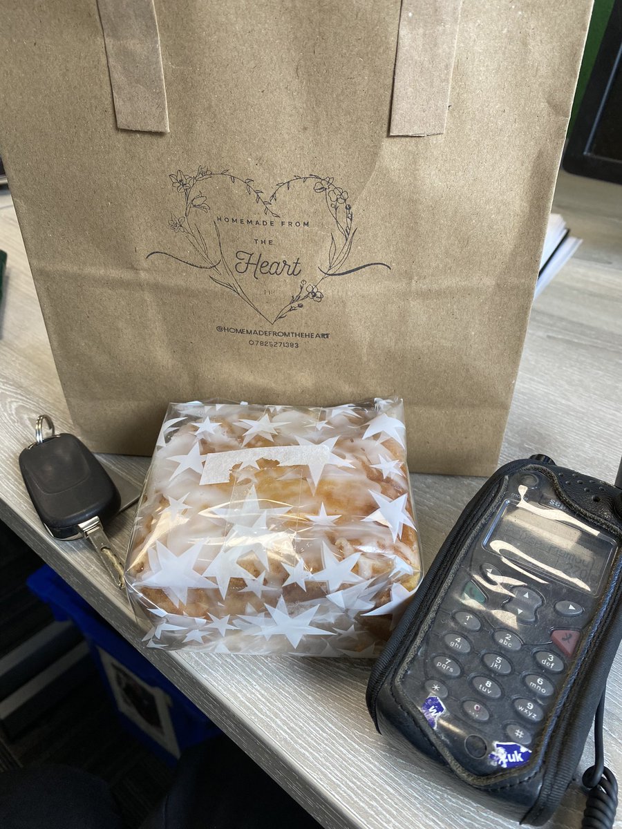 PCSO30747's tweet photo. What’s the best way to begin a set of three shifts in the city centre? CAKE!!! From the best baker in Plymouth 🍰🧁#lemondrizzle #coffeeandwalnut #chocolateorange #bananabread #creamtea #quiche #threelinewhip #CommunityEngagement @ntcunningham @CharlesCrossLPP @DC_Police https://t.co/Os5Br8aacF