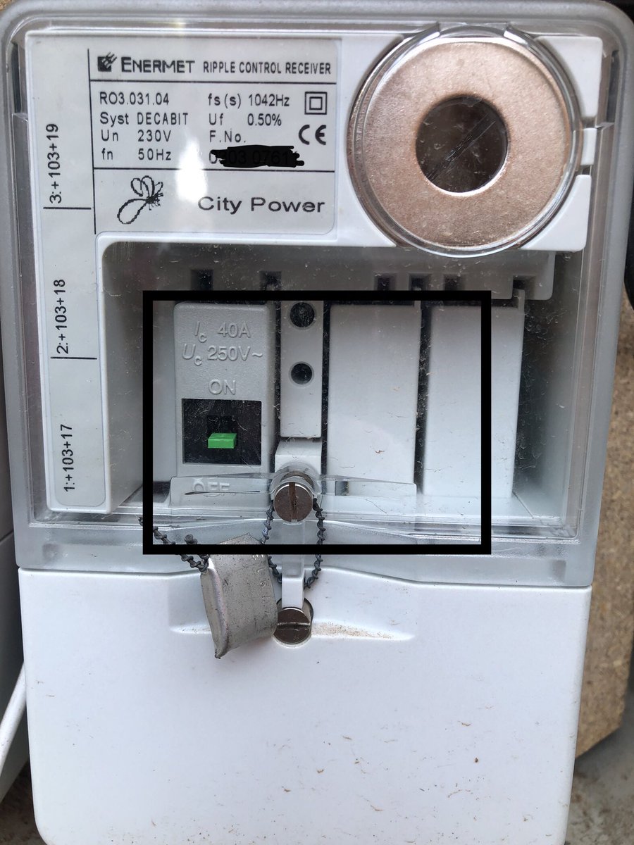 ZMooij's tweet photo. @CityPowerJhb Ripple switches are still off in #Wilgeheuwel https://t.co/WbHBRru7Bw