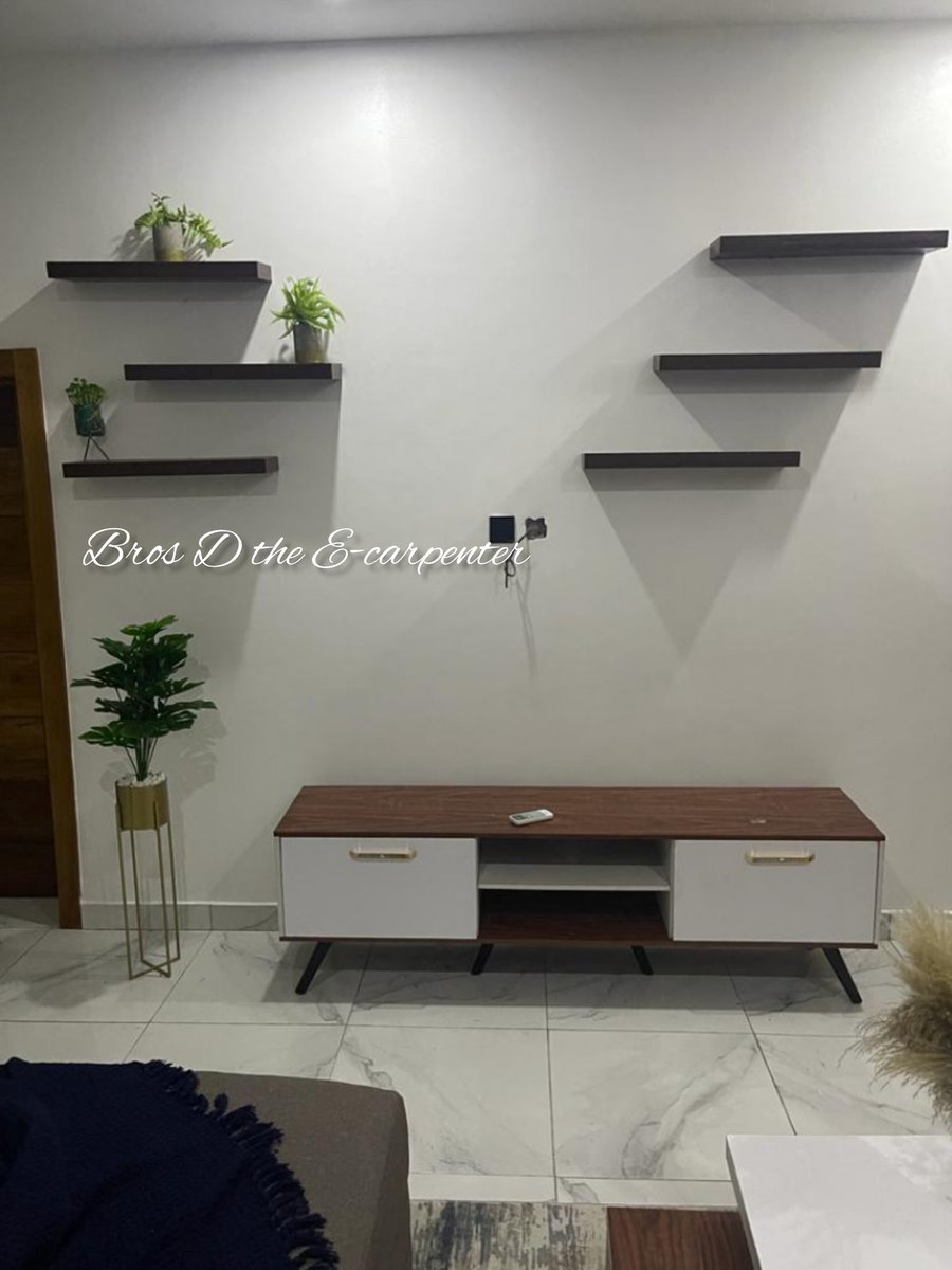 iAmFridayDemola's tweet photo. GeNs: 

With N520,000 the entire furniture can be delivered to you.  

3 seater L shaped
Centre table
TV console 
Wall floating slabs
Console &amp; round mirror 

Send a DM now. https://t.co/4xoPObNDqy