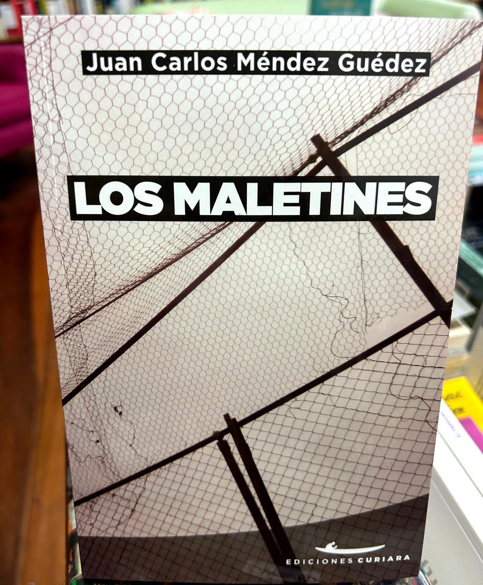 mendezguedez's tweet photo. Hoy 29 de julio en Caracas.
Bautizo de Los maletines.
@lasopadeletras 
@ECuriara 
Con palabras de @Barreratyszka https://t.co/61fXm64OaO