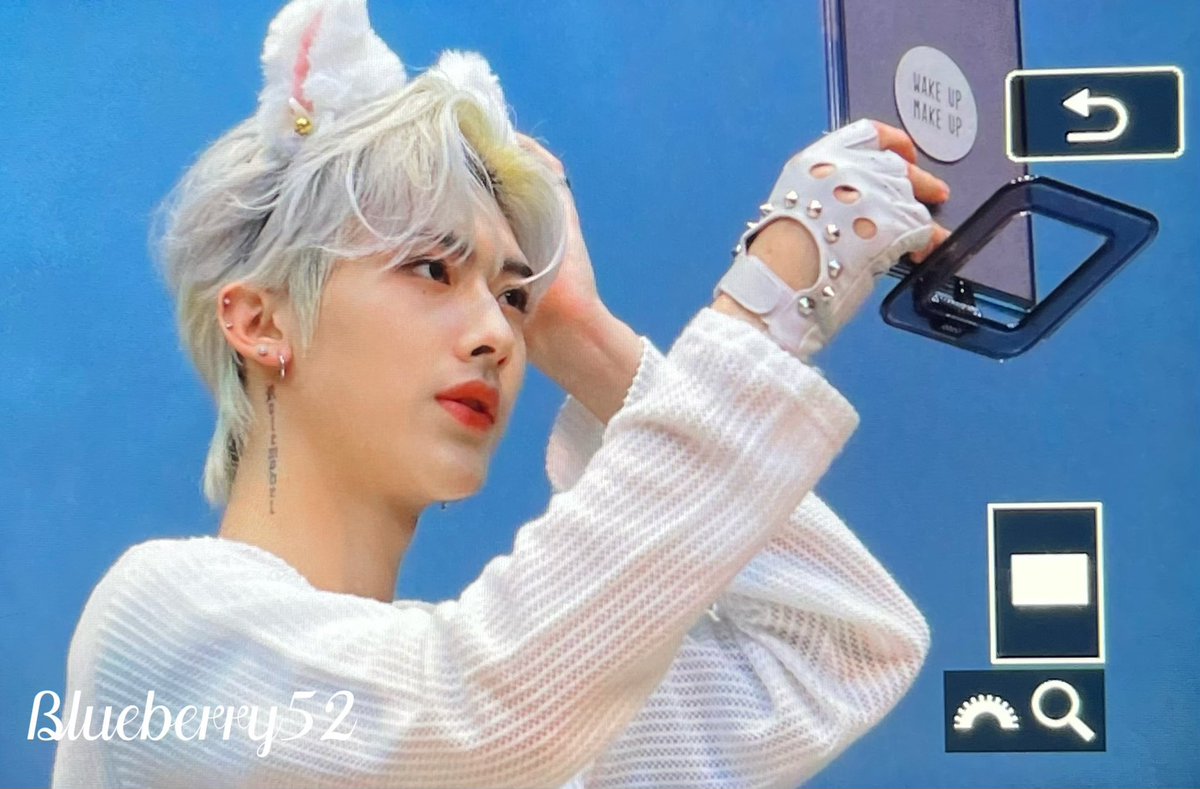 Balloon_520's tweet image. 네?????? 뭐라고요? 리키가 지금 기절하는 아이템끼고 거울보고 있다고요!??!???? 이런 고양이가 진짜!!!!!  지금 당장 출동하겠습니다.