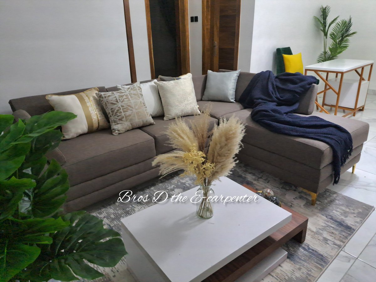 iAmFridayDemola's tweet photo. GeNs: 

With N520,000 the entire furniture can be delivered to you.  

3 seater L shaped
Centre table
TV console 
Wall floating slabs
Console &amp; round mirror 

Send a DM now. https://t.co/4xoPObNDqy