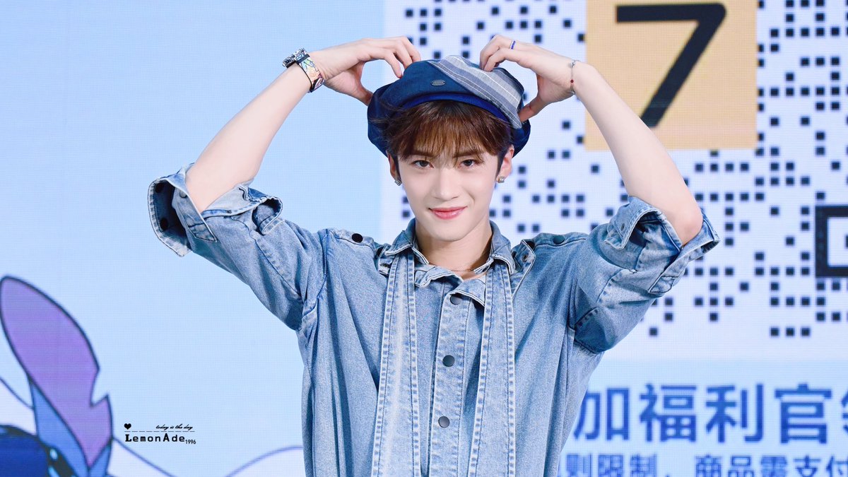 Lemonade__1996's tweet photo. 230729 HD

(●'◡'●)

#옌안 #YANAN #闫桉 #イェナン
#펜타곤  #PENTAGON https://t.co/noN31bSlFc