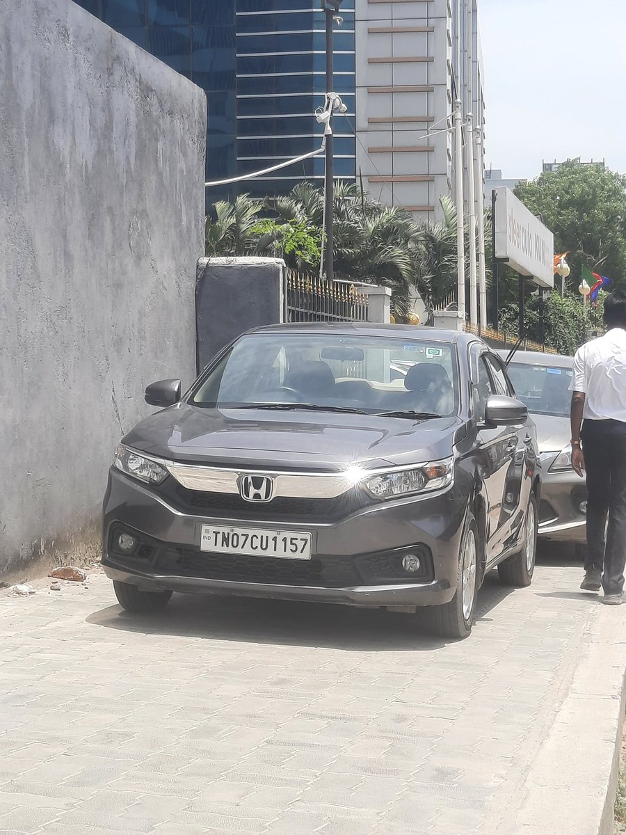cryptovineeth's tweet photo. @ChennaiTraffic 
@chennaipolice_ 
@tnpoliceoffl 
#illegalparking 
Location:smart work  perungudi 
Date:29/07/2023
Time:9:12 am
The honda car vendor is missing using the platform https://t.co/VSle0Wl2T0