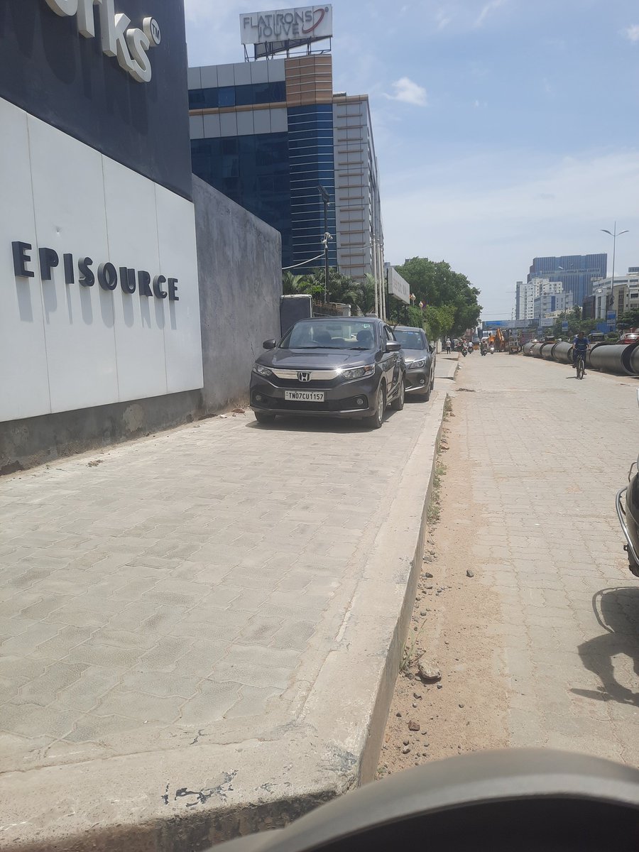 cryptovineeth's tweet photo. @ChennaiTraffic 
@chennaipolice_ 
@tnpoliceoffl 
#illegalparking 
Location:smart work  perungudi 
Date:29/07/2023
Time:9:12 am
The honda car vendor is missing using the platform https://t.co/VSle0Wl2T0