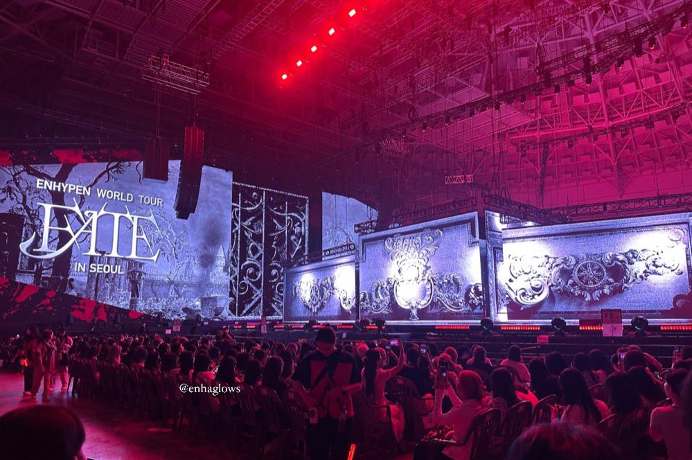 CharmmyRos's tweet photo. omg the stage looks so cool!! so excited 🫶 #FATE_IN_SEOUL https://t.co/4mai18zxxy