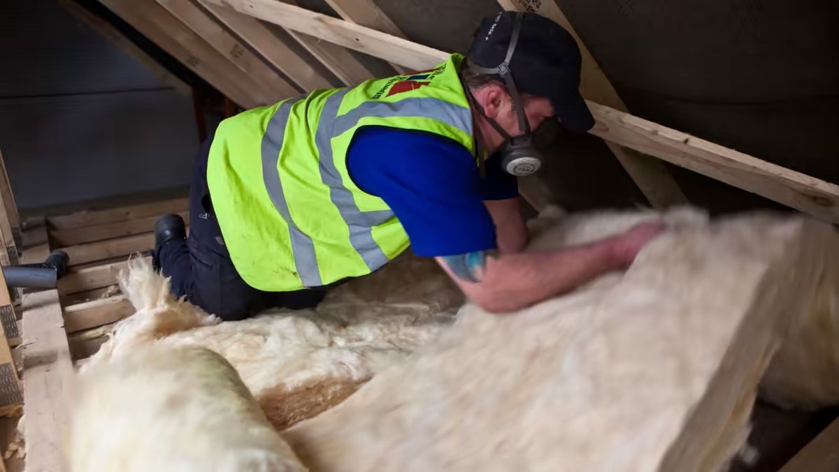 Rishi Sunak plans to overhaul EPCs to reduce pressure on landlords. Looming eco-rules bar landlords from letting from 2028 without an EPC rating of C, but there are fears the deadline is unattainable and the EPC system flawed.

#EPC #retrofit #landlords
ow.ly/9EgR50Po0BW