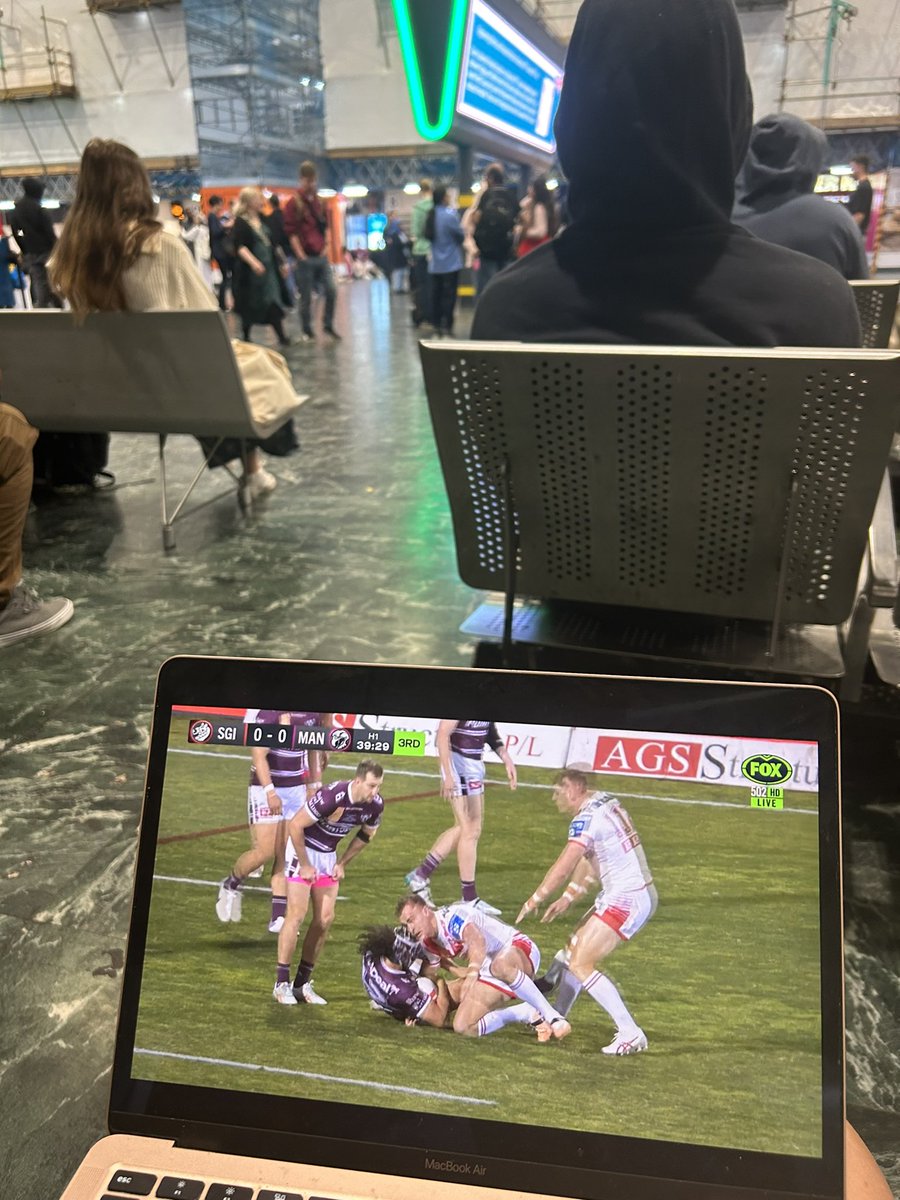 ellakasmar's tweet image. Game day set up from a very busy train station in London due to train strikes 😅🦅🦅 #ManlyForever