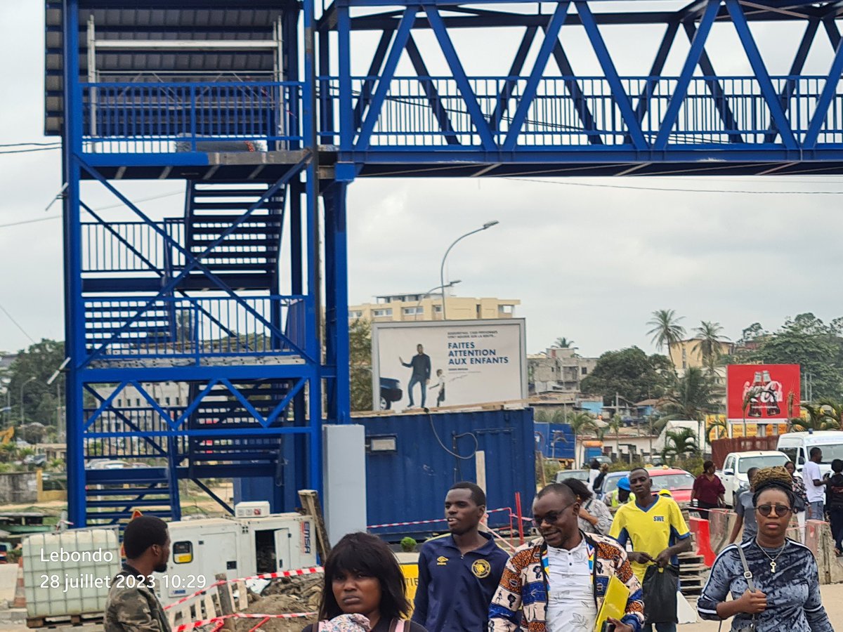 La passerelle du carrefour SNI Owendo et certainement d'autres dans LBV construites sans rampes pour les personnes à motricité réduite.
<a href="/PresidentABO/">Ali Bongo Ondimba</a> 
<a href="/Sylviabongo/">Sylvia Bongo Ondimba</a>
<a href="/GouvGabon/">Gouvernement Gabon</a>