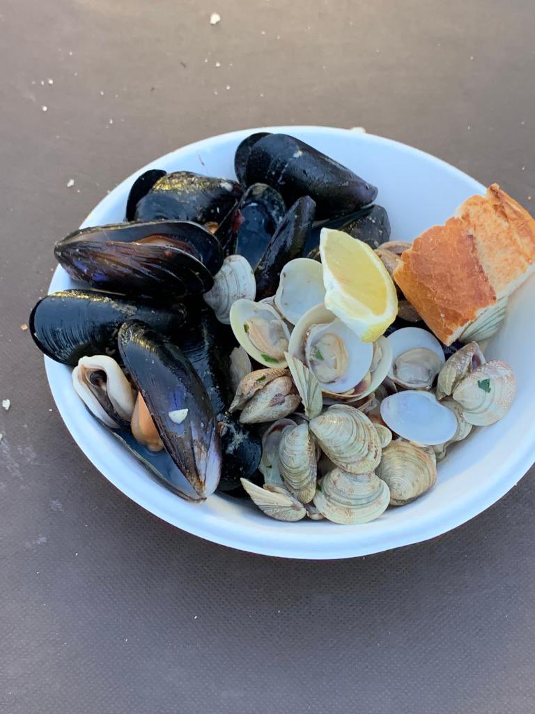 CristianMaretti's tweet photo. Ieri sera i pescatori delle Cooperative di pesca della Romagna hanno organizzato la cena di solidarietà a Conselice 
Tanto Pesce dell'Adriatico cucinato sapientemente dai pescatori il tutto realizzato dal Comune di Conselice, Legacoop Romagna e LegaCoop Agroalimentare nord italia https://t.co/436f1oYcr0