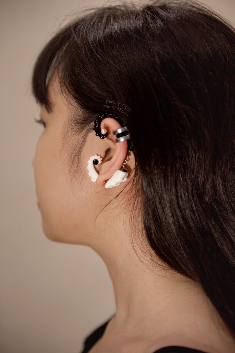 「Fabulous earring handmade by    I feel s」|Daamiのイラスト