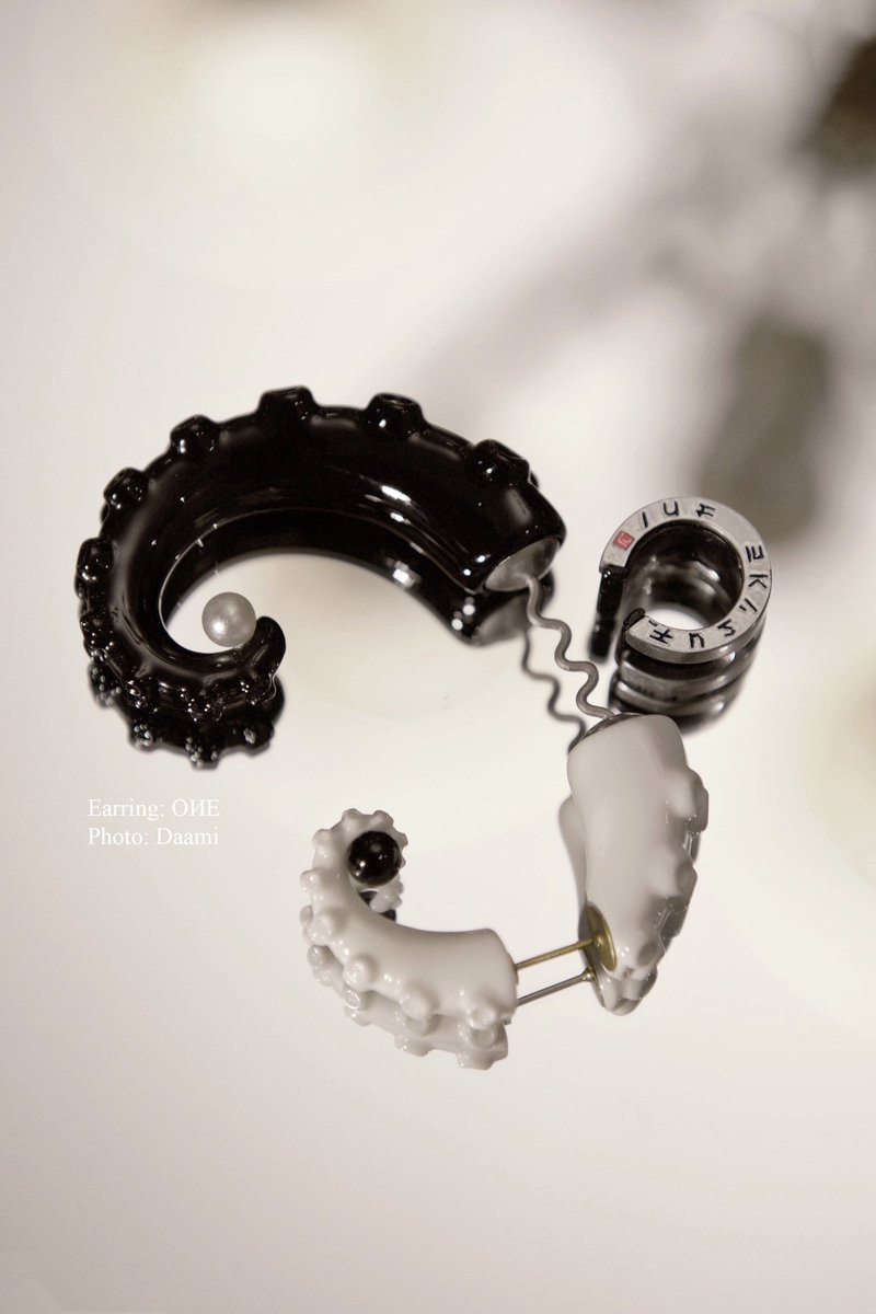 「Fabulous earring handmade by    I feel s」|Daamiのイラスト