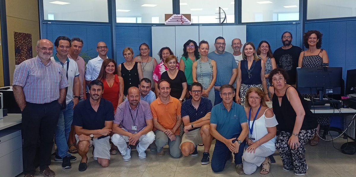 ESTCE_UJI's tweet photo. S’acaba el mes de juliol i un cicle acadèmic es tanca. Ara ja serà setembre quan comence un nou curs.
Tots els que formen part de l’equip de l’Escola #ESTCE vos desitgem unes reparadores vacances. 🏖️ https://t.co/bB1eatE6bw