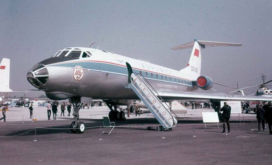 Russia's tweet photo. ๐๏ธ #OTD in 1963, the iconic Soviet twin-engine narrow-body jet airliner #Tu134 performed its maiden flight.
#StatsAndFacts
โ๏ธ 854 units built
โ๏ธ 360 mln passengers carried by @aeroflot alone
โ๏ธ Transported travelers for 56 years
โ๏ธ UBL trainer modification still in use today https://t.co/OoOpCqpxi7