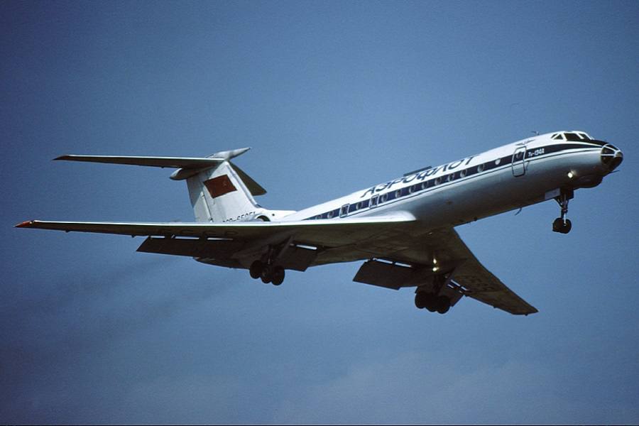 Russia's tweet photo. ๐๏ธ #OTD in 1963, the iconic Soviet twin-engine narrow-body jet airliner #Tu134 performed its maiden flight.
#StatsAndFacts
โ๏ธ 854 units built
โ๏ธ 360 mln passengers carried by @aeroflot alone
โ๏ธ Transported travelers for 56 years
โ๏ธ UBL trainer modification still in use today https://t.co/OoOpCqpxi7