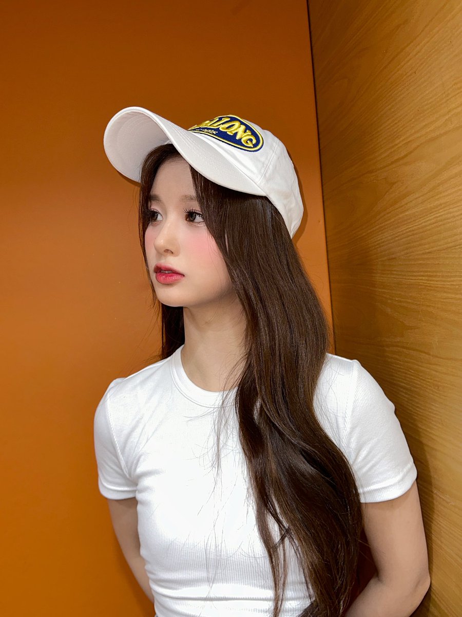 NMIXX_official's tweet photo. [📸] 230729
MBC 쇼! #음악중심

어떻게 사람이 
첫사랑💘 대명사이자
청량한 이온음료이자🧃
동시에 음중 프로 MC?🎤
ㄴ 안녕하세요 NMIXX 설윤입니다🐰🦌

#NMIXX #엔믹스
#설윤 #SULLYOON
#A_Midsummer_NMIXXs_Dream
#Party_O_Clock https://t.co/BjqwlbOG8q