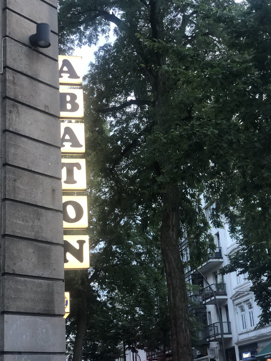 Tacitussi's tweet photo. Guten Morgen … gestern im #abaton den Barbie Film im Original gesehen. Wie lange war ich dort nicht mehr.

Schön am Grindel. Heute geht’s ins Schanzenviertel. Hab immer noch diese Barbieworld im Kopf. Wie gut dass nich alles Plastik fatastik ist!

#kinogehen 
#abatonhamburg https://t.co/tNG4cYbxCD