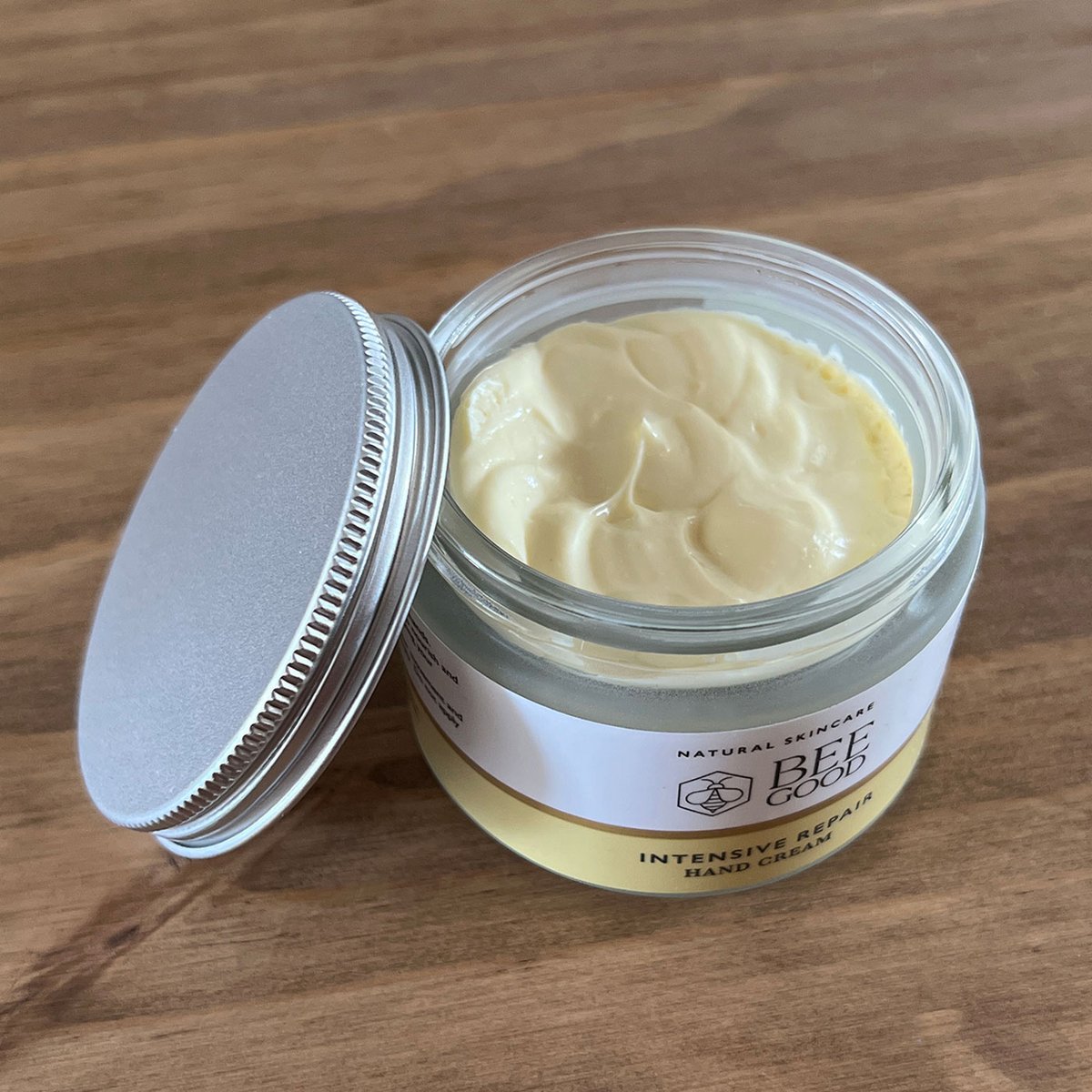BeeGoodUK's tweet image. 🐝 NEW - Intensive Repair Hand Cream 🐝
Rich, restorative &amp;amp; protective formula designed for very dry hands. With natural Beeswax, Wheatgerm &amp;amp; Rosehip to nourish &amp;amp; soothe. Honey helps retain moisture, leaving hands soft &amp;amp; supple.

beegood.co.uk/product/intens…

#naturalskincare #beegood