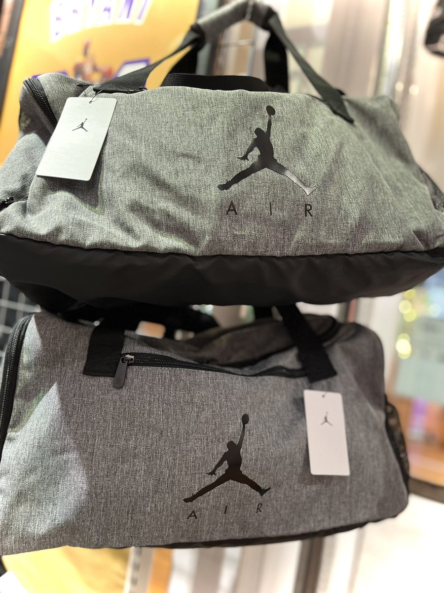 selection_nba55's tweet photo. 現地買付のJORDANブランドアイテム🇺🇸

バックパック&amp;ボストンバッグが店頭新入荷です🎉

これからの夏本番、レジャーシーンで大活躍間違い無しです😎

数量限定入荷につき、お早めのお問い合わせお待ちしております😊

#NBA
#Jordan 
#MJ23 https://t.co/KMvFNvFHkC