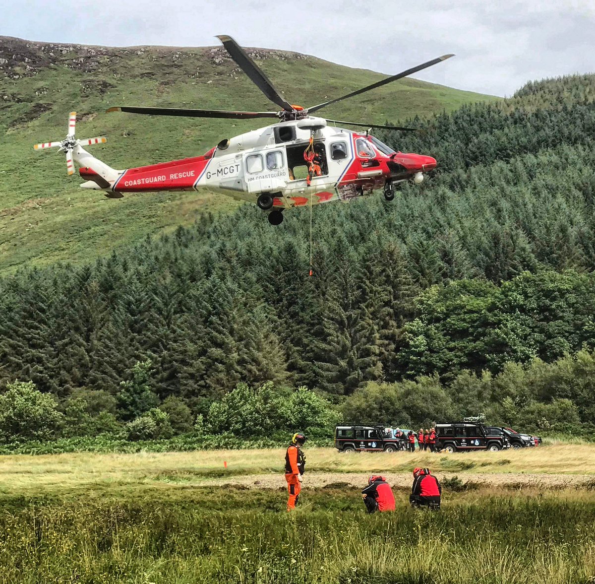 Last Sunday the team had their annual training with Rescue 199 in Glen Rosa. A good day was had going over essential safety and winching procedures. Thanks as always to the crew for giving up their time to fly over and do this with us 🚁 @ScottishMR @MCA_media @StJohnScot