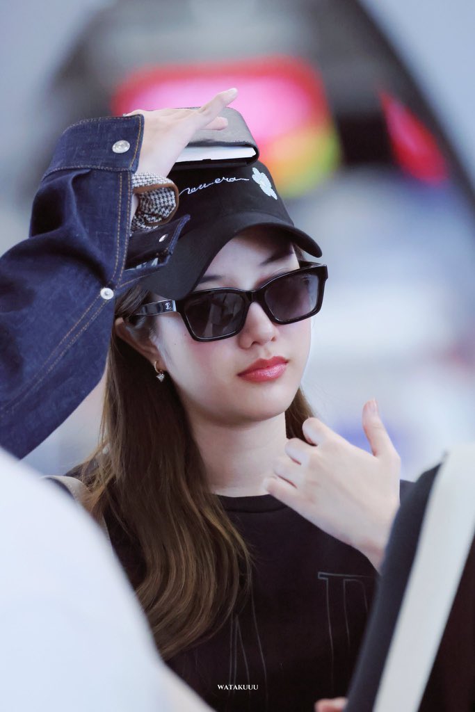 binnydollar's tweet photo. What can I do…
Why should I doubt.🙃

I still don’t have a gfriend who will put our photo in her passport holder🥲

So ship la.
FBTNK! https://t.co/9l1fFm2fNi