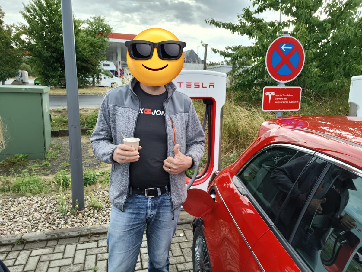 ElectricRaph's tweet photo. Exciting update from my friend's holiday journey! 
Cruising in their Electric Fiat, charging up at Tesla Superchargers just as I advised! 
Way to go! 👌 
Can't wait to see them join the Tesla family with their next car! #EVAdventures #TeslaSupercharger #FutureTeslaOwner https://t.co/5SQ7glXFRG