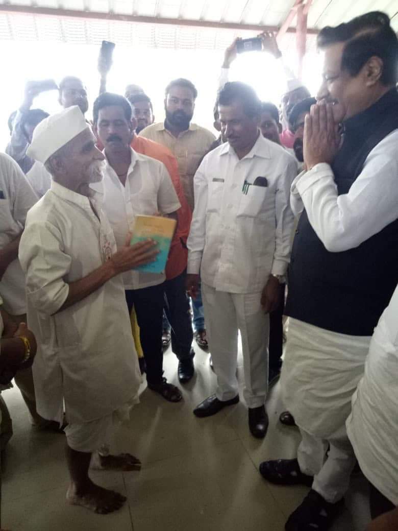 DudhateMahesh's tweet photo. @Mumbaikhabar9 @prithvrj These congress people are snakes ...see the hypocrisy https://t.co/udGKn3mp7n