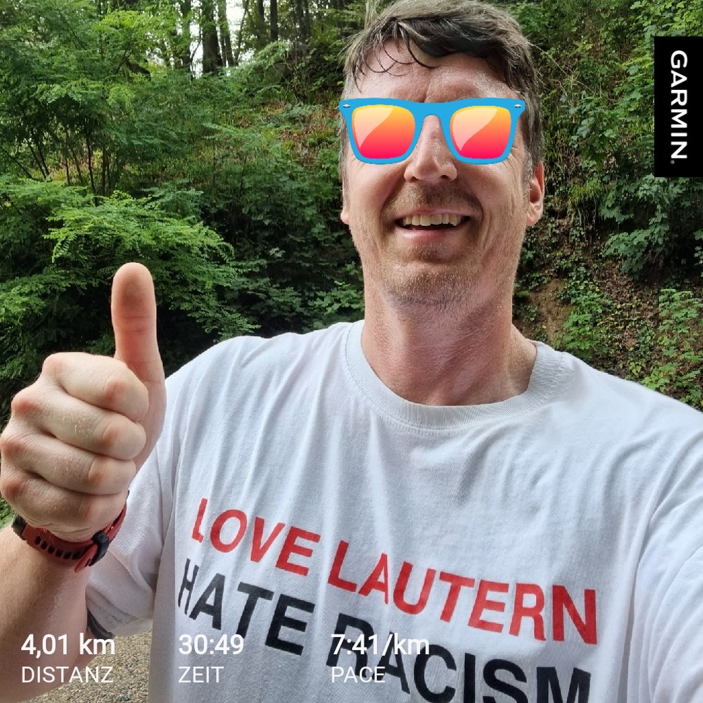 Ein morgendlicher Lauf als Einstimmung auf das Spiel. Dabei noch den #betze representen- mit einem wichtigen Statement! LOVE LAUTERN-HATE RACISM! NUR DER FCK! #FCKFCSP #EINVEREINEINELIEBE #LOVELAUTERNHATERACISM