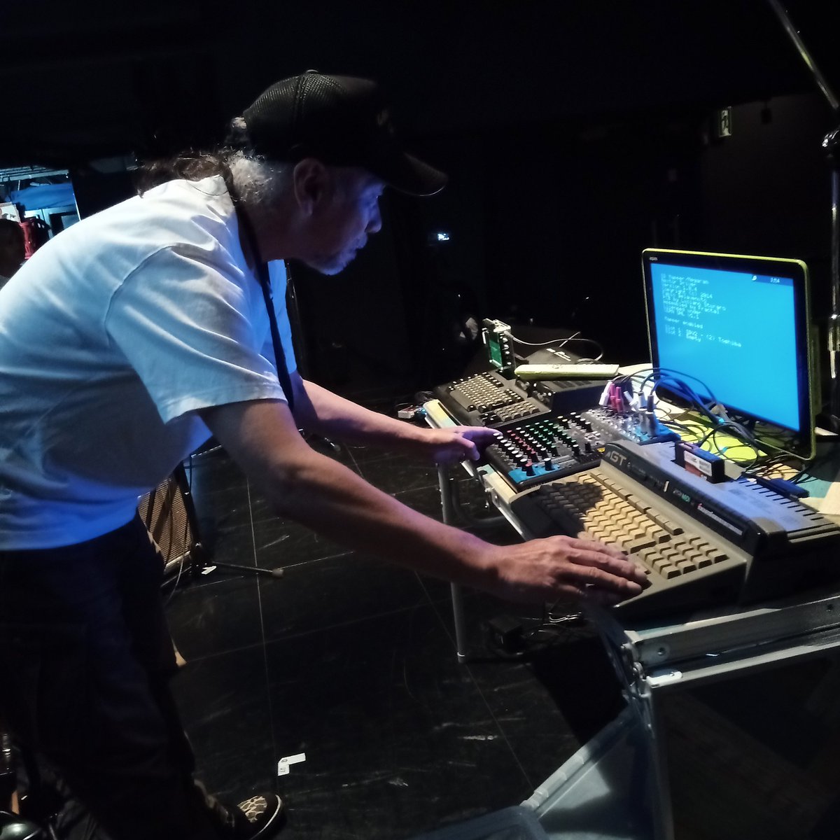 hallyvorc's tweet photo. 本日開催THE SHOOTING、最後のリハはMSXの魔術師新田さん。いつもに輪をかけてヤバい音出てます。これは普通にチップチューンとして聴いても相当とんでもないです。#STG_M https://t.co/EMuB7AWCLx